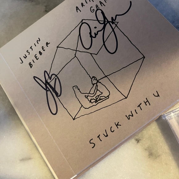 Ariana Grande Signed CD bundle! ๐ - Picture 3 of 3